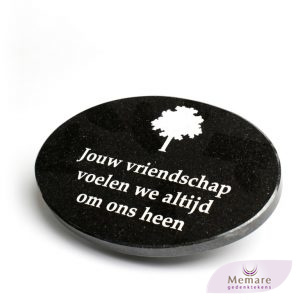 granieten gedenkteken 2
