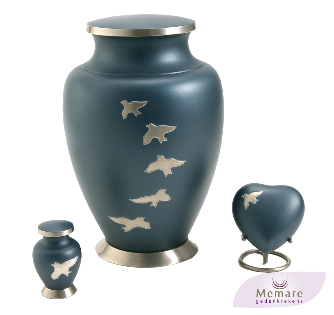 messing urn met vogels