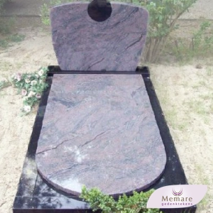 monument met twee kleuren graniet