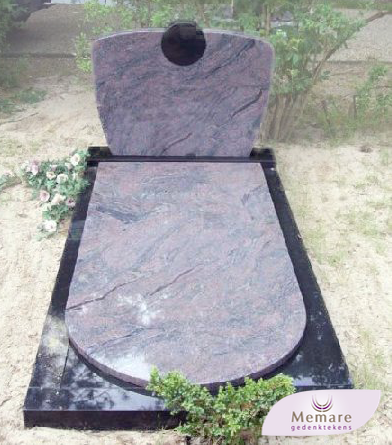 monument met twee kleuren graniet