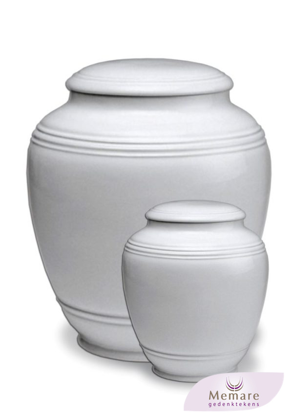 witte porseleinen urn