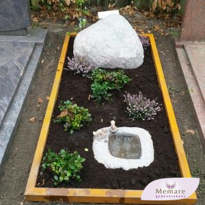 zwerfsteen met een cortenstalen omranding
