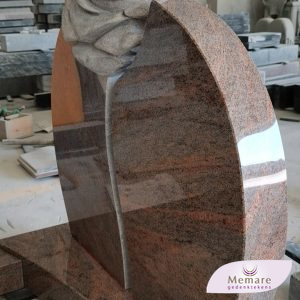 werkplaats monument met uitgehakte roos